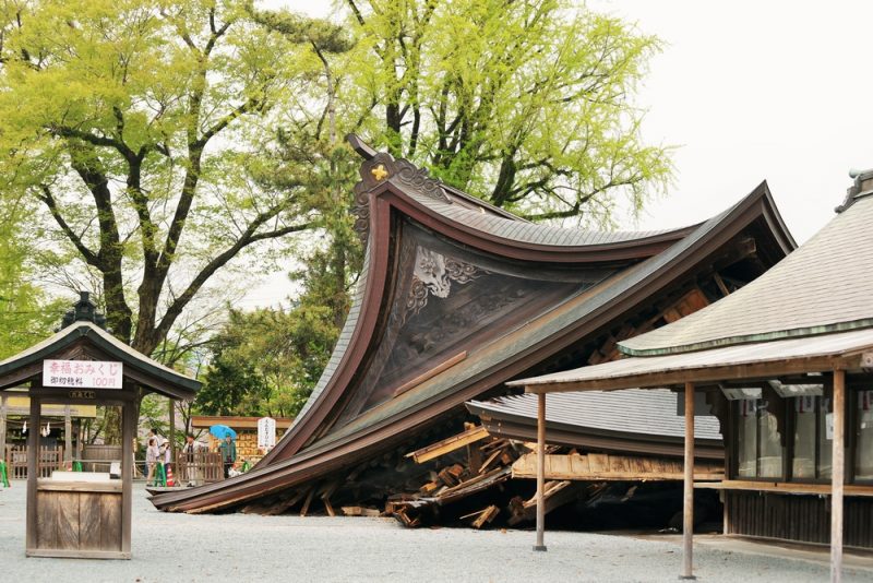 Aso shrine collapse