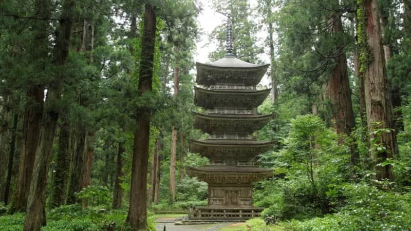 dewa sanzan pagoda