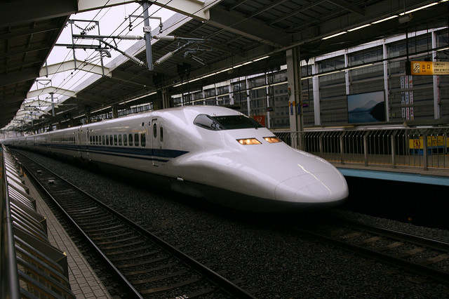 Train à grande vitesse Shinkansen Hikari