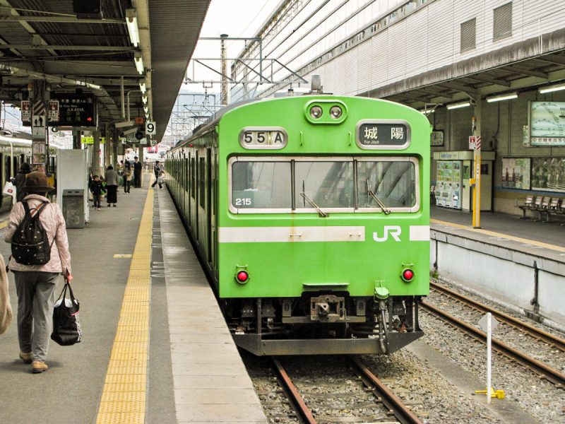 train JR train à la gare de Kyoto