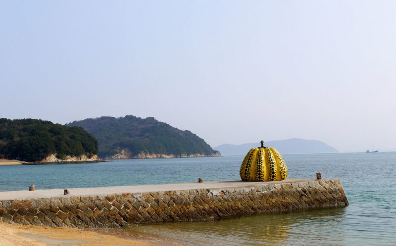 La citrouille est le symbole de l'île de Naoshima