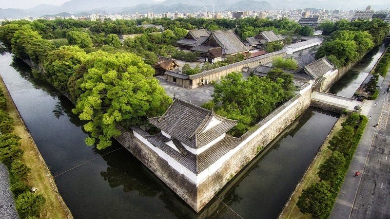 Visiter le château de Nijo à Kyoto : guide de voyage