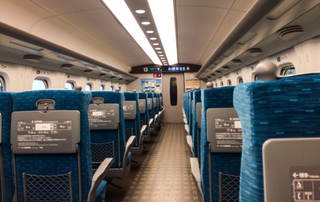 Intérieur d’un train à grande vitesse Shinkansen