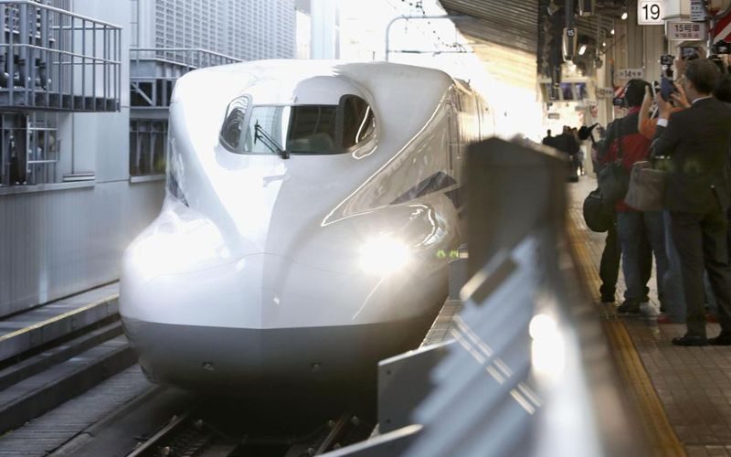 Shinkansen n700s at Tokyo Station