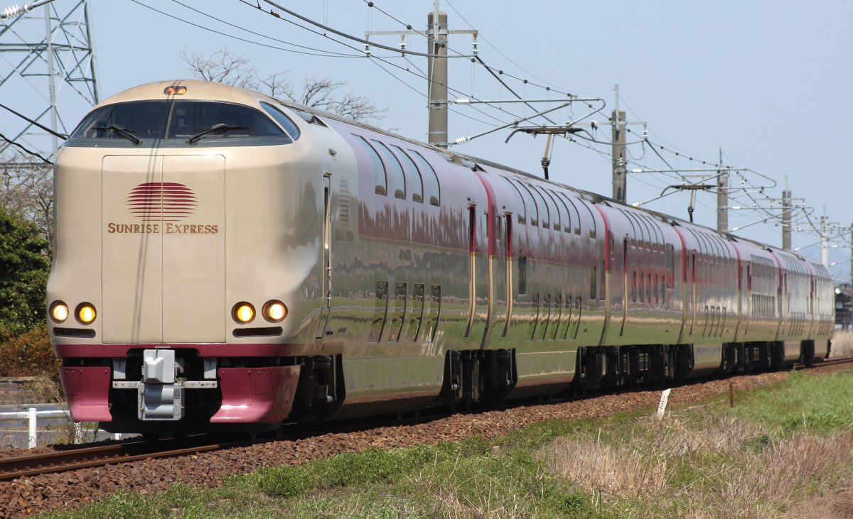 Japanese night trains with the JR Pass: Sunrise Express and more