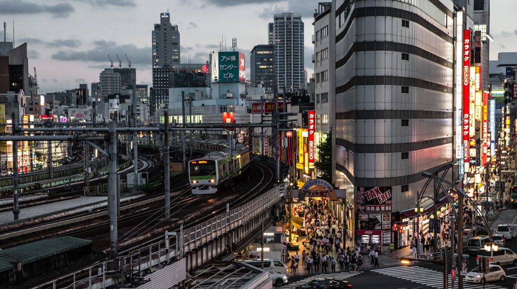 Ligne Yamanote à côté de la gare d'Ueno (Tokyo)