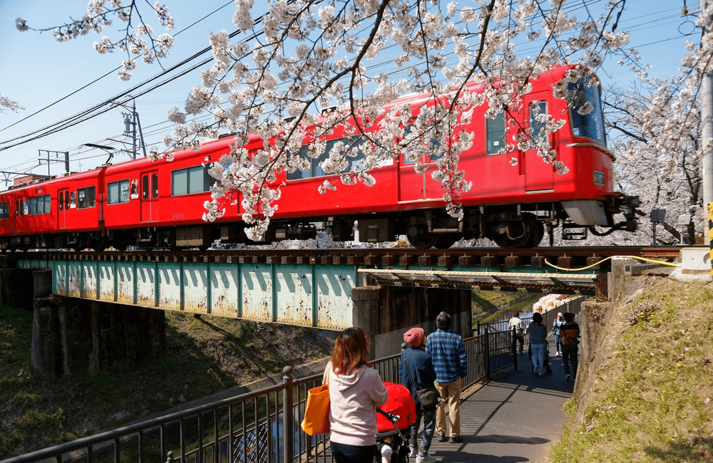 Big Eye: the New Inspection Train by Kyushu Railway